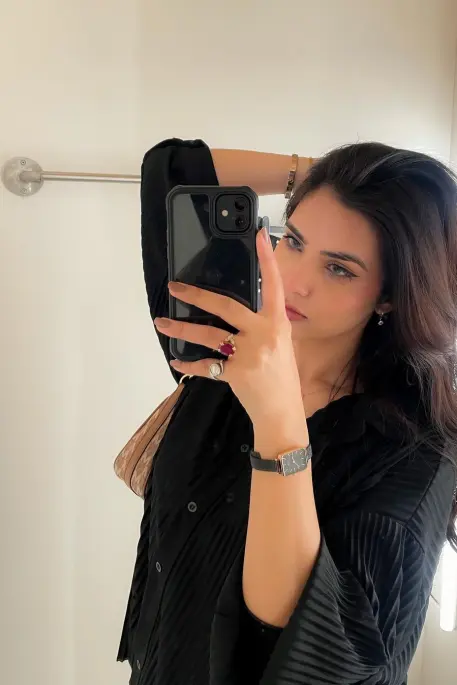 Sanvi Young Call Girls Photo 1 of 3